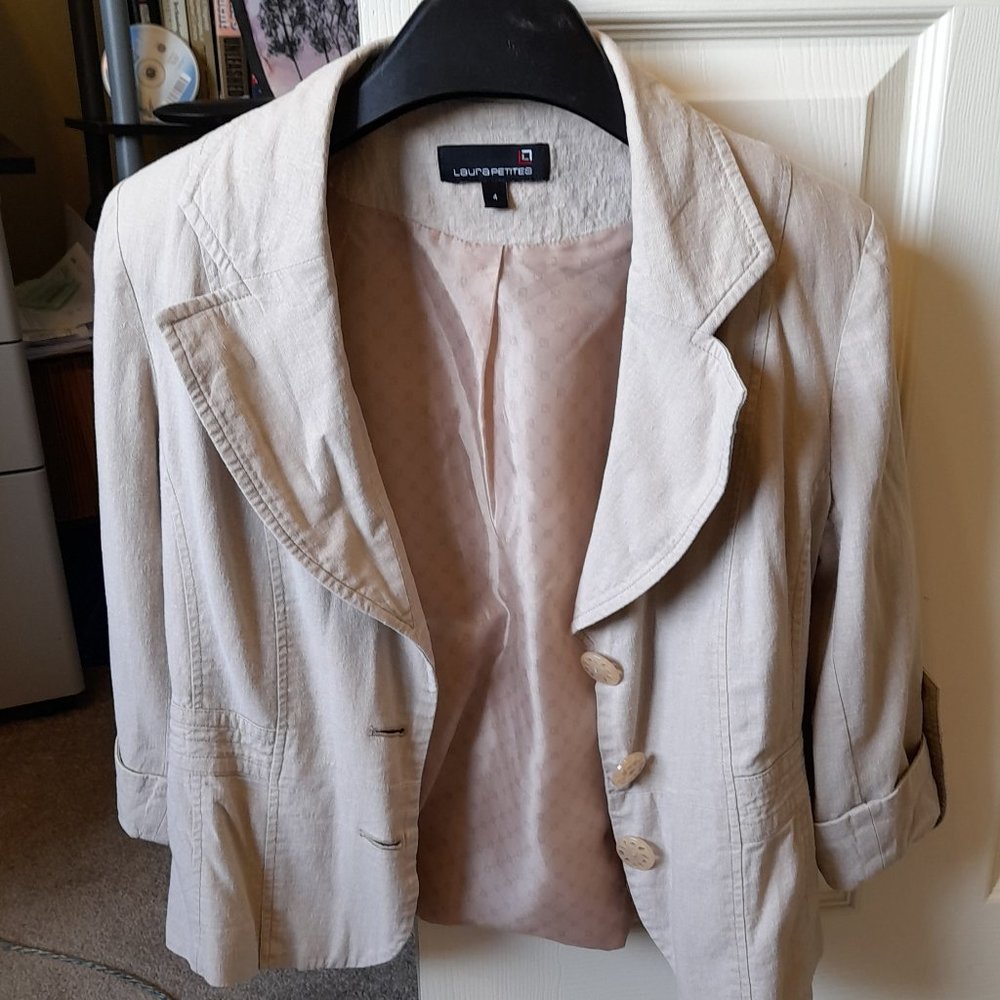 Laura Petit Linen Blazer